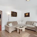 Gaestehaus Roth 度假居 *