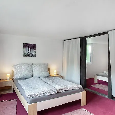 Nyaraló Gaestehaus Roth *